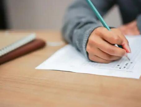 GPA不高沒(méi)實(shí)習，還要備戰雅思？這份時(shí)間規劃直接照搬準備！